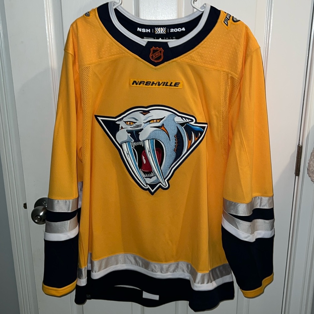 Nashville Preds jersey adidas size 52 men’s Large EUC washed once